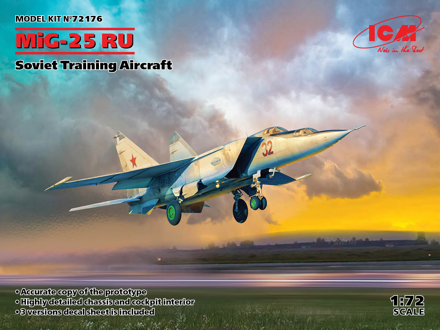 Сборная модель 1/72 Советский учебно-тренировочный самолёт МиГ-25РУ (ICM)