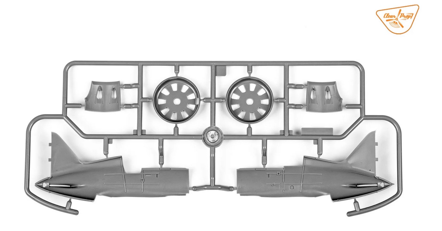 Сборная модель 1/48 Поликарпов И-16 Тип 5 (early version)  (Clear Prop)