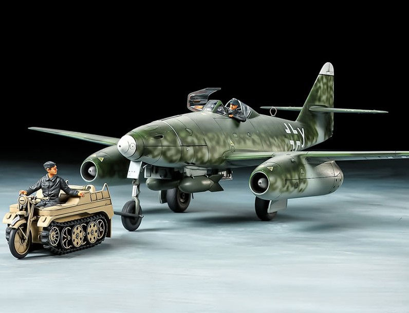 Сборная модель 1/48 Messerschmitt Me-262A-2a & Kettenkrad (Tamiya)