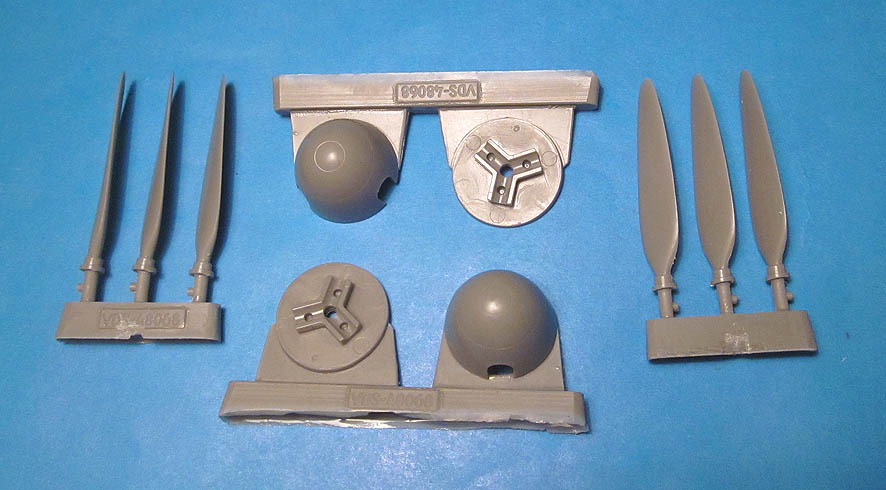 Дополнения из смолы 1/48 Messerschmitt Me410B corrected propellers and spinners (for Meng) (Vector)