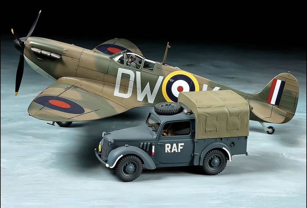 Сборная модель 1/48 Supermarine Spitfire Mk.I & Light Utility Car 10HP Set  (Tamiya)