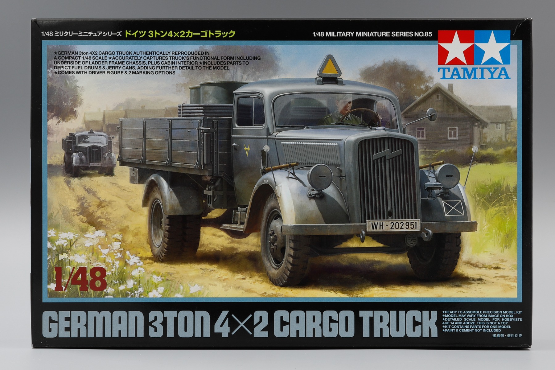 Сборная модель 1/48 Немецкий 3-х тонный грузовик 4х2, с фигурой водителя (Tamiya)