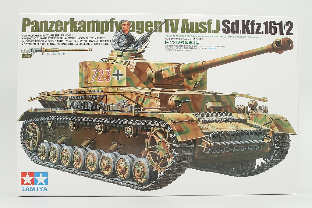 Сборная модель 1/35 Немецкий танк Panzerkampfwagen IV Ausf.J с фигурой танкиста (Tamiya)