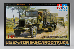 Сборная модель 1/48 Американский 2.5-тонный грузовик 6х6 с фигурой водителя (Tamiya)