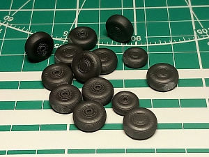 Дополнения из смолы 1/144 Колеса шасси под нагрузкой для модели Ан-22 + Маски (Amigo Models)