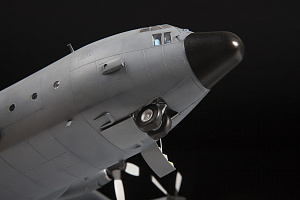 Сборная модель 1/72 Американский военно-транспортный самолет С-130Н (Zvezda)