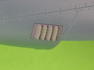 Дополнения из смолы 1/48 P-51 Mustang — крышка воздушного фильтра карбюратора (RAF ver.B) (Eduard)