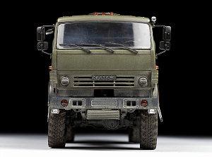 Сборная модель 1/35 Российский трехосный грузовик К-5350 "Мустанг" (Zvezda)
