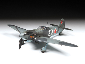Сборная модель 1/48 Советский истребитель Як-9Д (Zvezda)