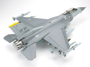 Сборная модель 1/32 Lockheed-Martin F-16CJ Fighting Falcon Block 50 (Tamiya)