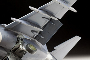 Сборная модель 1/48 Российский легкий штурмовик Як-130 (Zvezda)
