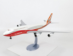 Сборная модель 1/144 Пассажирский авиалайнер Боинг 747-8 (Zvezda)
