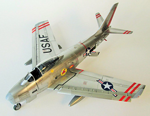 Сборная модель 1/48 North-American F-86A Sabre Advanced kit (Clear Prop)