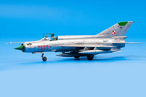 Сборная модель 1/72 МиГ-21МФ перехватчик (Profipack edition) (Eduard kits)