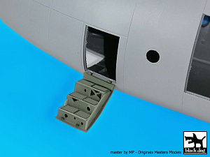 Дополнения из смолы 1/72 Lockheed C-130H Hercules radar+front door (для модели Zvezda)