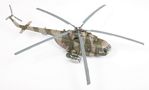 Сборная модель 1/48 Советский многоцелевой вертолёт Ми-8МТ (Zvezda)