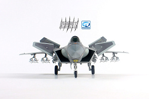 Сборная модель 1/72 Китайский истребитель-невидимка Chengdu J-20 (Dream Model)