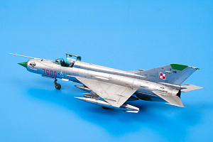 Сборная модель 1/72 МиГ-21МФ перехватчик (Profipack edition) (Eduard kits)