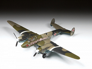 Сборная модель 1/72 Советский пикирующий бомбардировщик Пе-2 (Zvezda)