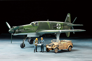 Сборная модель 1/48 Dornier Do-335A Pfeil & Kubelwagen Type 82 Set (Tamiya)