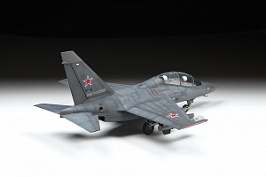 Сборная модель 1/48 Российский легкий бомбардировщик Як-130 (Zvezda)