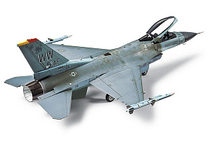 Сборная модель 1/72 Lockheed-Martin F-16CJ Block 50 Fighting Falcon (Tamiya)