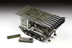 Сборная модель 1/35 Тягач СТЗ-5 с реактивным минометом БМ-13 "Катюша" (Zvezda)