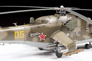 Сборная модель 1/48 Советский ударный вертолет Ми-24В/ВП (Zvezda)