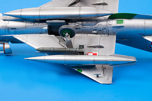 Сборная модель 1/72 МиГ-21МФ перехватчик (Profipack edition) (Eduard kits)