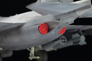 Сборная модель 1/48 Российский легкий бомбардировщик Як-130 (Zvezda)