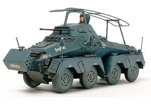 Сборная модель 1/48 Немецкий восьмиколесный БТР Sd.Kfz.232 с одной фигурой (Tamiya)