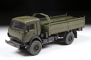 Сборная модель 1/35 Российский двухосный грузовой автомобиль К-4350 (Zvezda)
