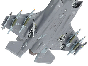 Сборная модель 1/72 Lockheed-Martin F-35A Lightning II (Tamiya)