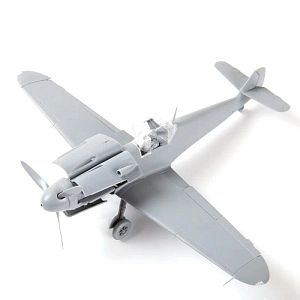 Сборная модель 1/48 Немецкий истребитель «Мессершмитт» BF-109 F2 (Zvezda)