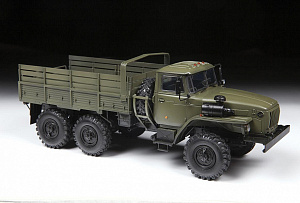 Сборная модель 1/35 Российский армейский грузовик Урал-4320 (Zvezda)