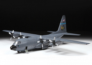 Сборная модель 1/72 Американский военно-транспортный самолет С-130Н (Zvezda)
