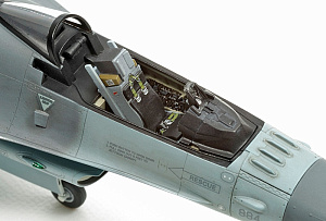Сборная модель 1/72 Lockheed-Martin F-16CJ Block 50 Fighting Falcon (Tamiya)