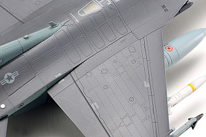 Сборная модель 1/72 Lockheed-Martin F-16CJ Fighting Falcon Block 50 (Tamiya)