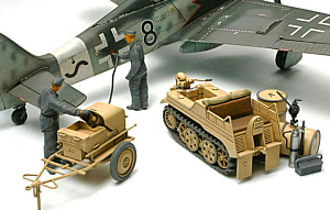 Сборная модель 1/48 Немецкий авиационный блок питания и Kettenkraftrad (Tamiya)