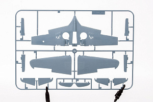 Сборная модель 1/48 Curtiss P-40N Warhawk (Royal Class, Dual Combo) (Eduard kits)