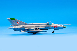 Сборная модель 1/72 МиГ-21МФ перехватчик (Profipack edition) (Eduard kits)